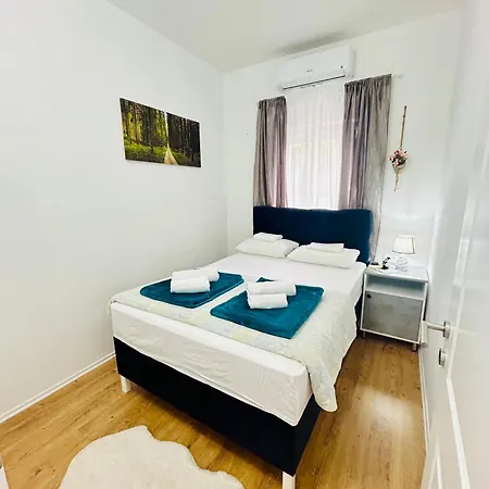 Apartment Tajra *