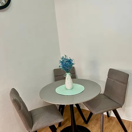 Tajra موستار